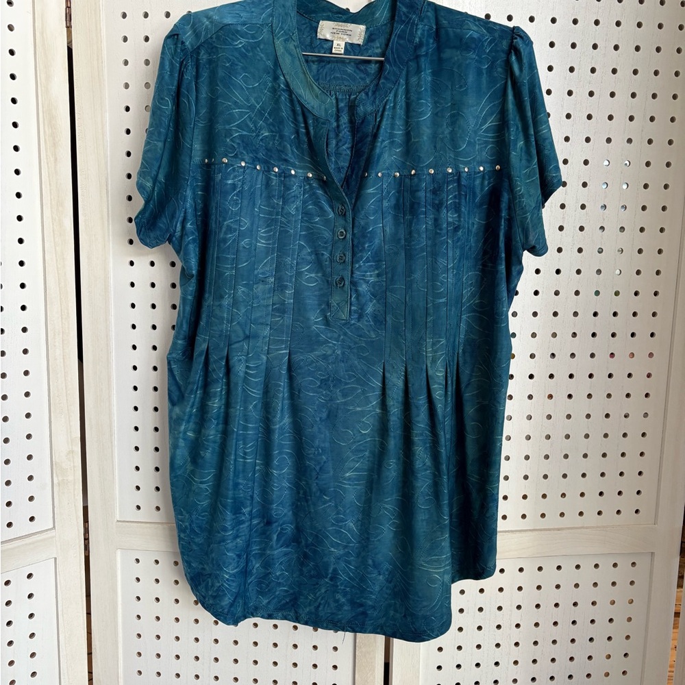 Stylish Teal Button-Up Blouse